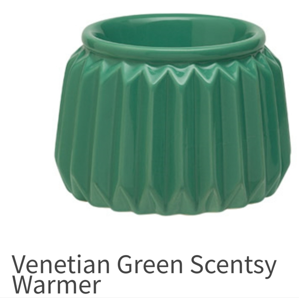 Scentsy Venetian Green Retired Warmer